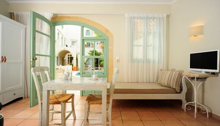 4* Mythos Suites Hotel