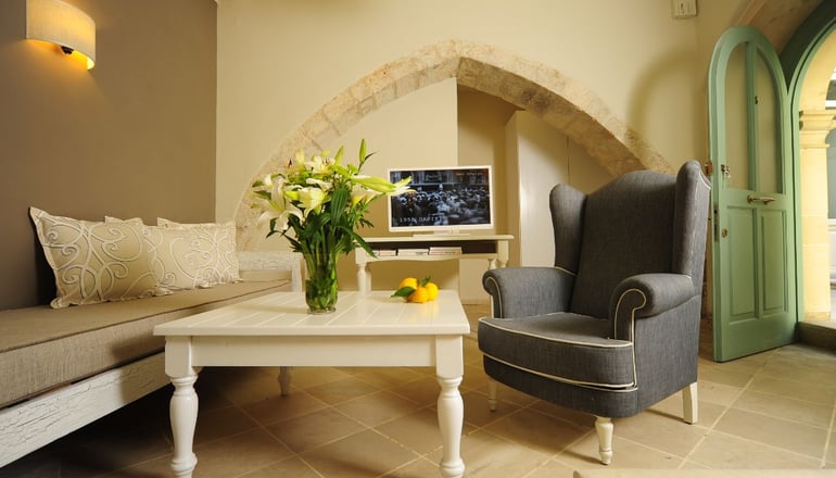 4* Mythos Suites Hotel