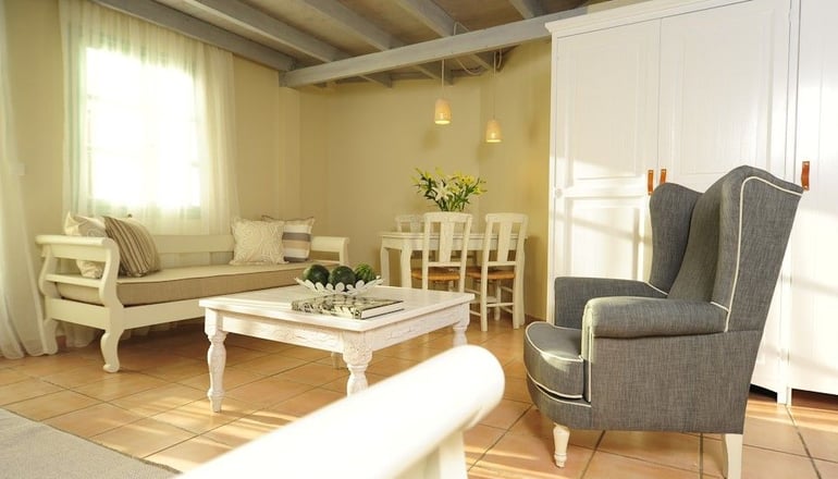 4* Mythos Suites Hotel