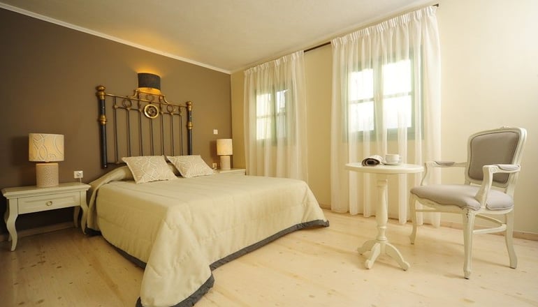 4* Mythos Suites Hotel