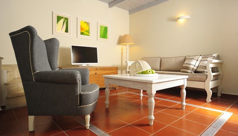 4* Mythos Suites Hotel