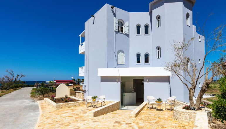 Pinelopi Beach Suites