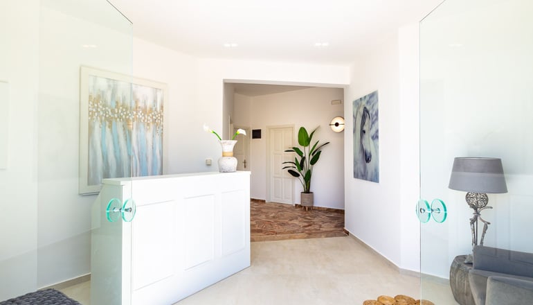 Pinelopi Beach Suites