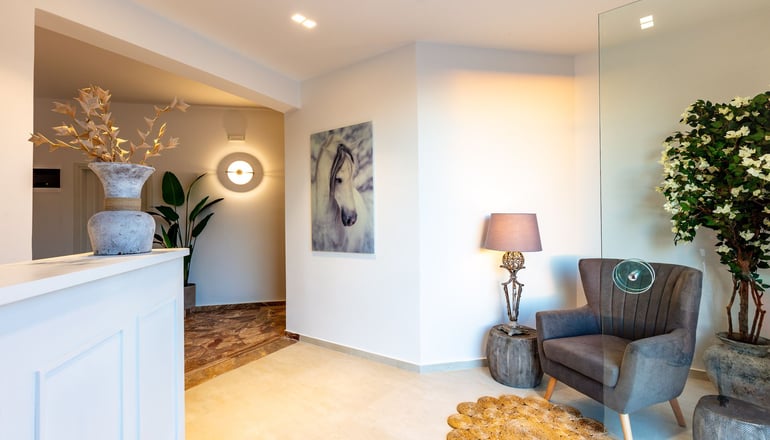 Pinelopi Beach Suites