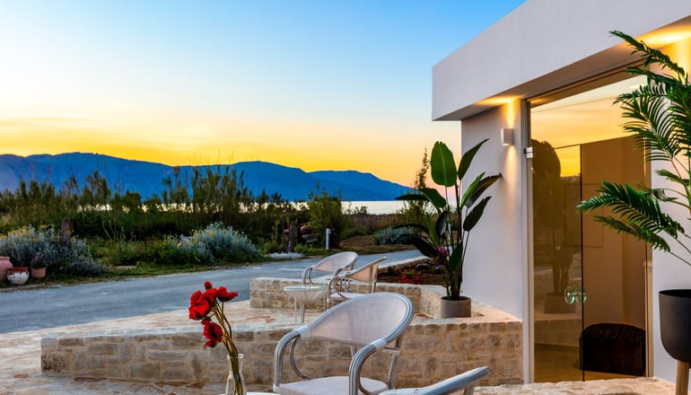 Pinelopi Beach Suites