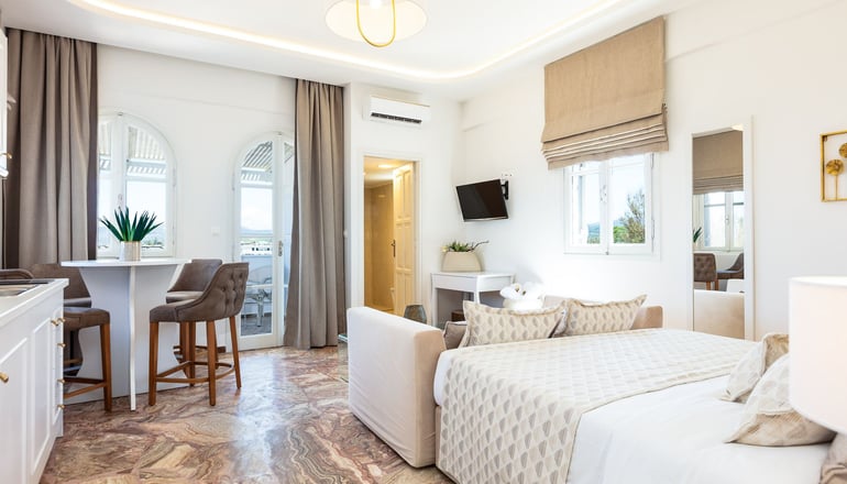 Pinelopi Beach Suites