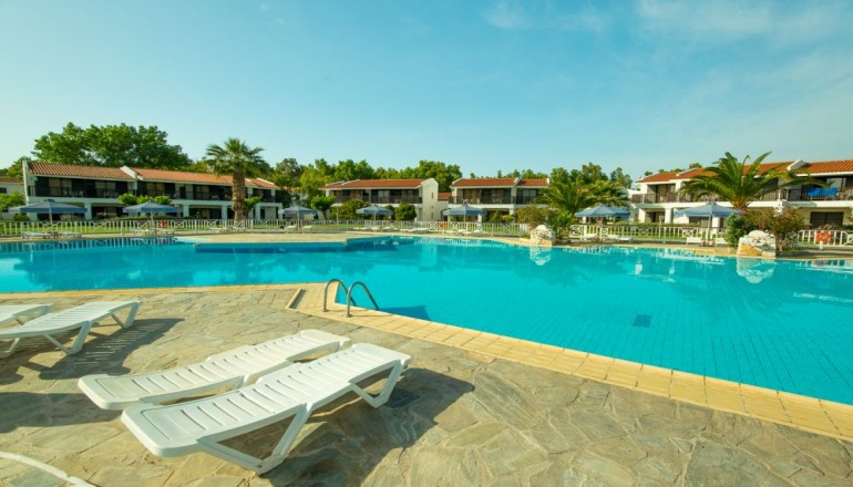 4* Golden Coast Hotel