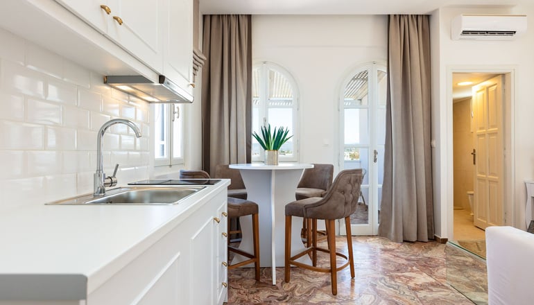 Pinelopi Beach Suites