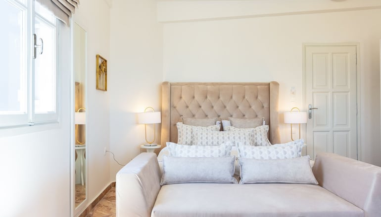 Pinelopi Beach Suites