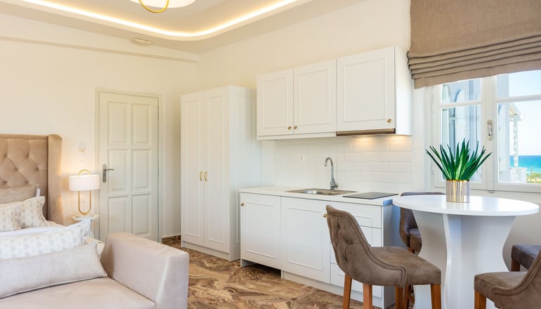 Pinelopi Beach Suites