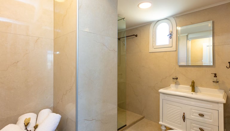 Pinelopi Beach Suites