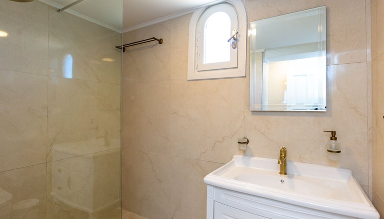 Pinelopi Beach Suites