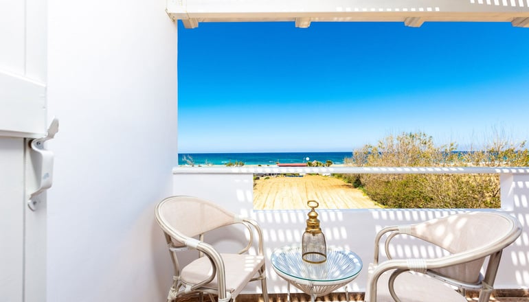 Pinelopi Beach Suites