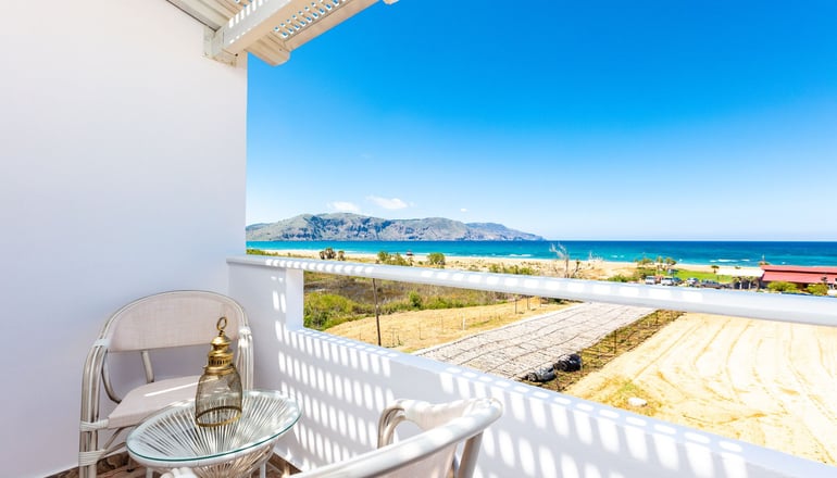 Pinelopi Beach Suites