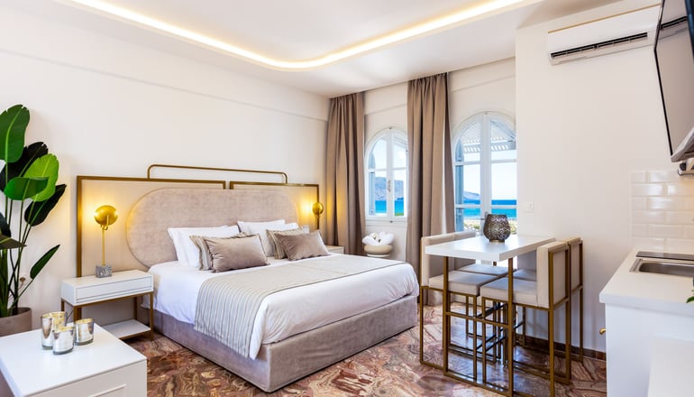 Pinelopi Beach Suites