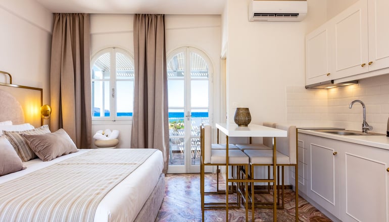 Pinelopi Beach Suites