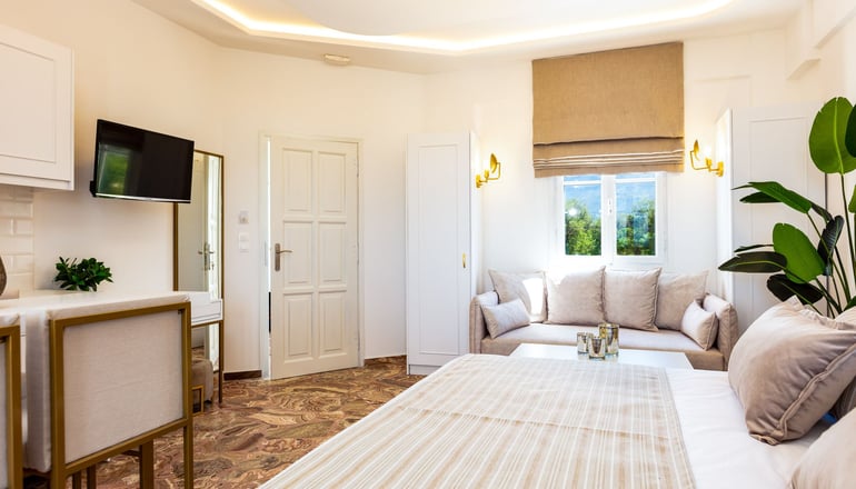 Pinelopi Beach Suites