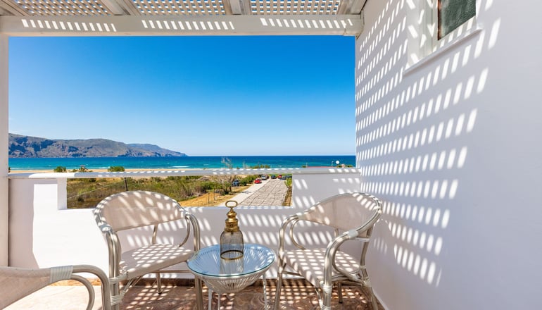 Pinelopi Beach Suites