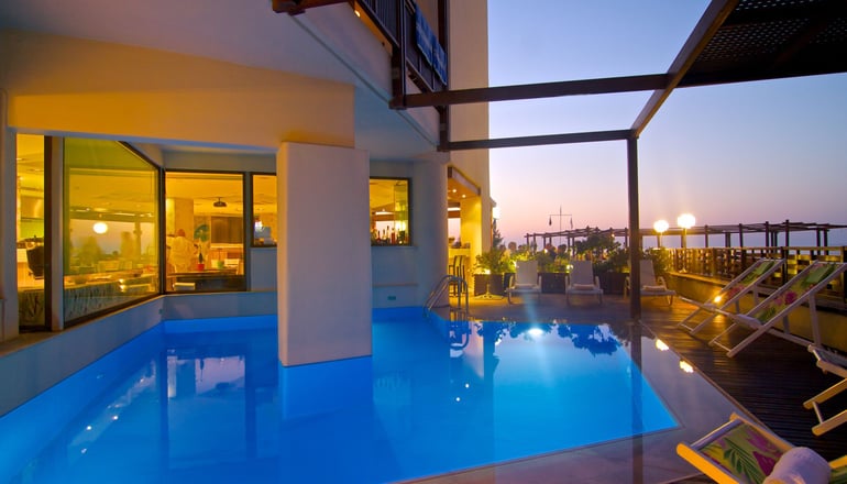 Steris Elegant Beach Hotel & Apartments