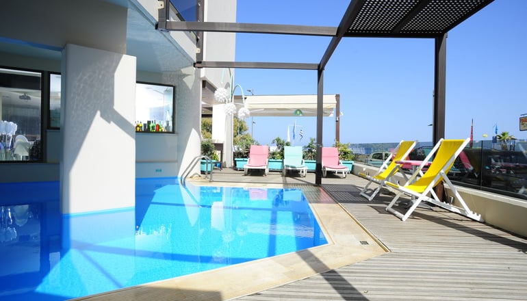 Steris Elegant Beach Hotel & Apartments