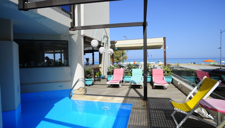 Steris Elegant Beach Hotel & Apartments