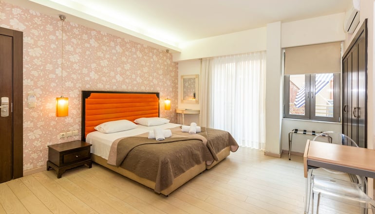 Steris Elegant Beach Hotel & Apartments