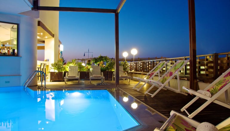 Steris Elegant Beach Hotel & Apartments