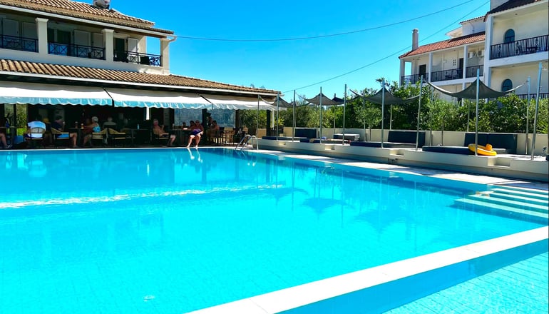 Bruskos Hotel & Suites - Άγιος Γεώργιος Αργυράδων, Κέρκυρα