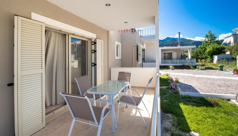 Bounatsa Studios & Apartments