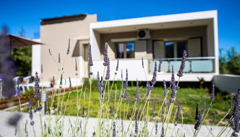 Bounatsa Studios & Apartments