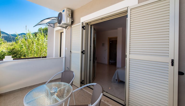 Bounatsa Studios & Apartments