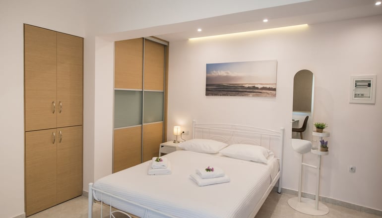 Bounatsa Studios & Apartments