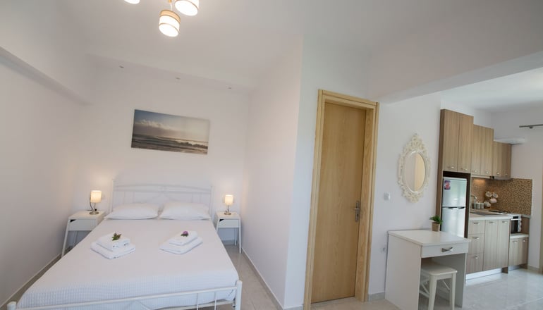 Bounatsa Studios & Apartments