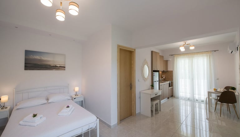 Bounatsa Studios & Apartments