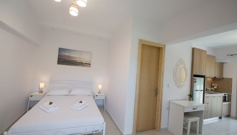 Bounatsa Studios & Apartments