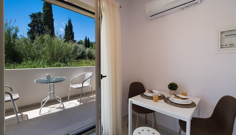 Bounatsa Studios & Apartments