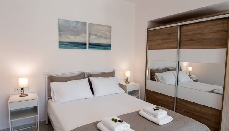 Bounatsa Studios & Apartments