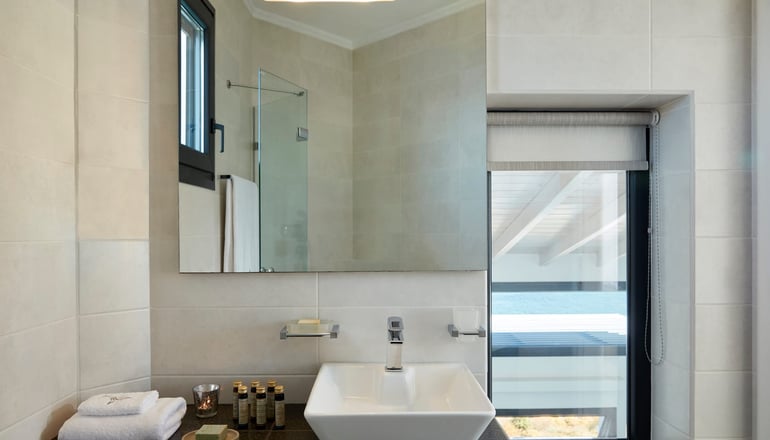 Eleia Seafront Rooms & Villas - Πέτρα, Λέσβος