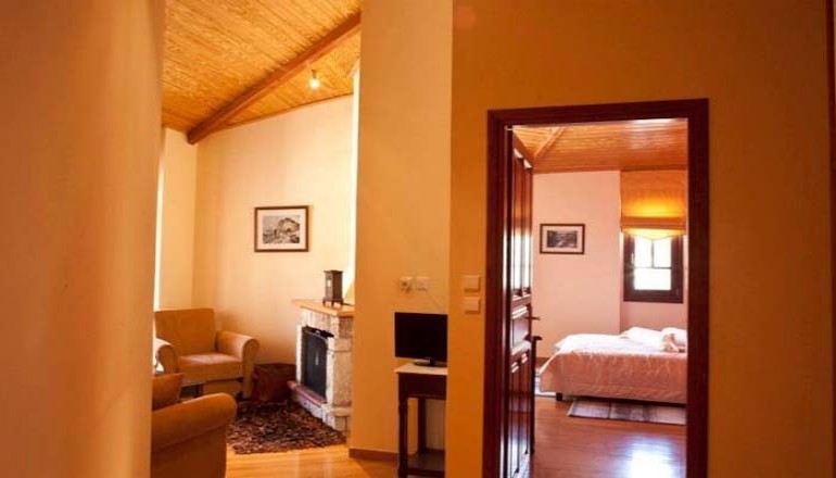 Κύναιθα Hotel