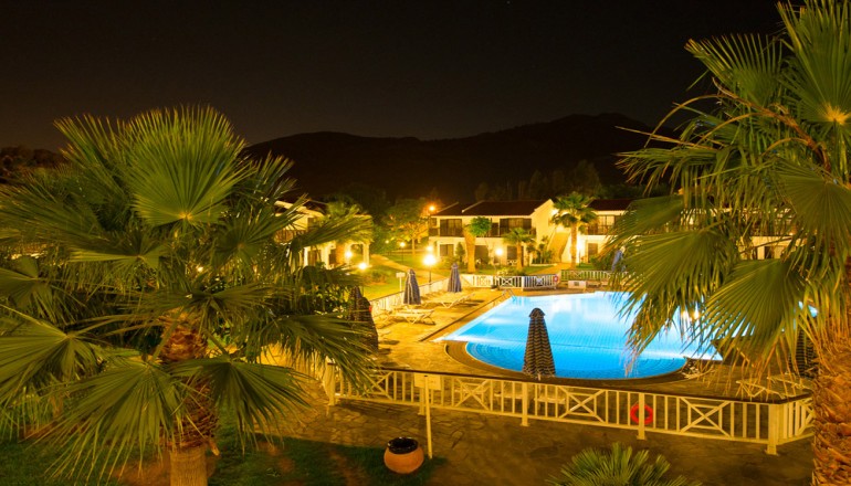 4* Golden Coast Hotel