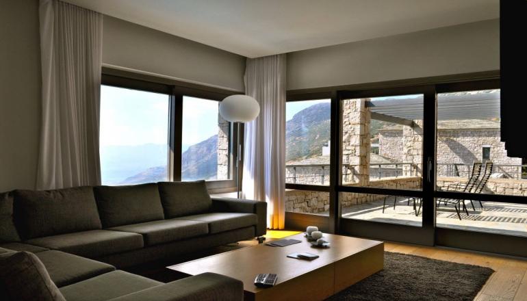 Elafivolia Arahova Suites