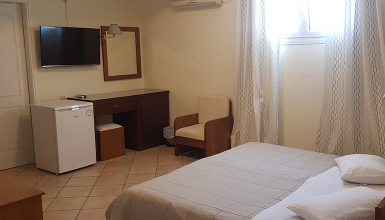 Ostria Hotel - Αδάμαντας, Μήλος