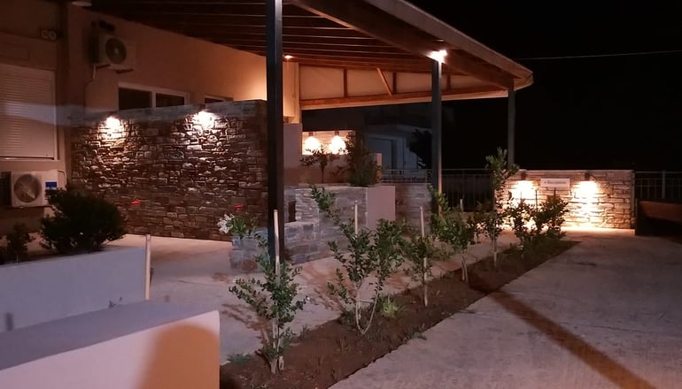 Petries Studios - Άγιοι Απόστολοι, Εύβοια