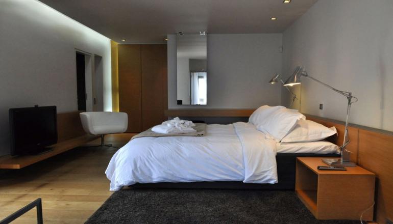 Elafivolia Arahova Suites