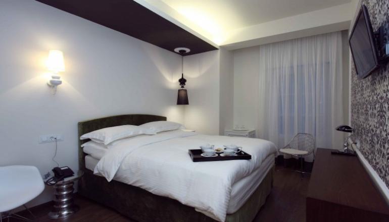 5* Metropolis Hotel