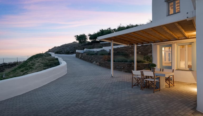 Morfes Luxury Apartments - Τριαντάρος, Τήνος