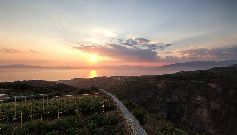 Euphoria Studios - Πλάτωμα, Μάνη