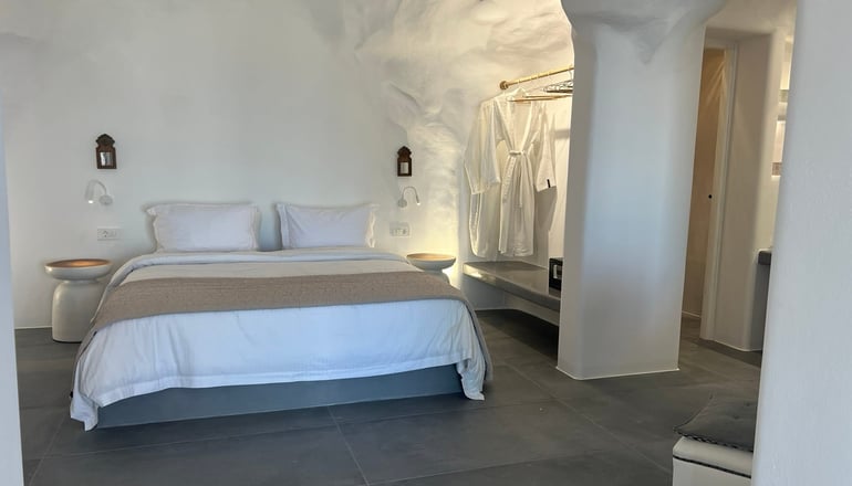 Numa - Φηρά, Σαντορίνη