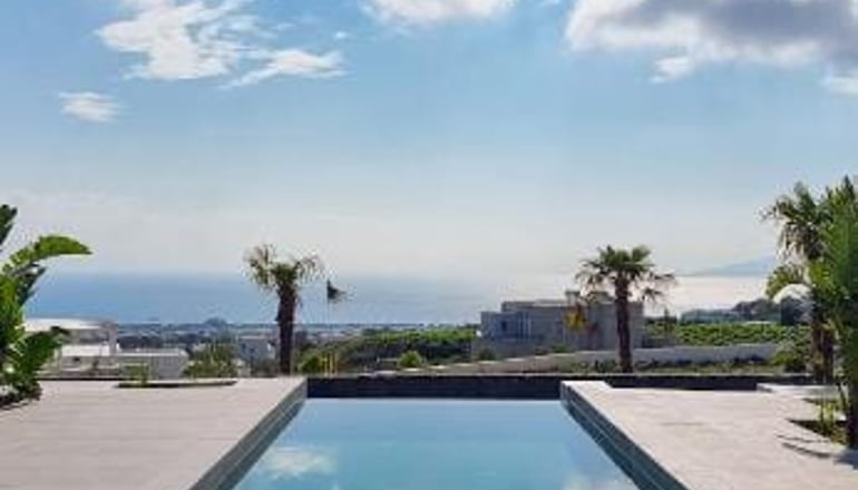 Numa - Φηρά, Σαντορίνη