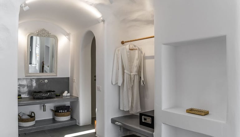 Numa - Φηρά, Σαντορίνη